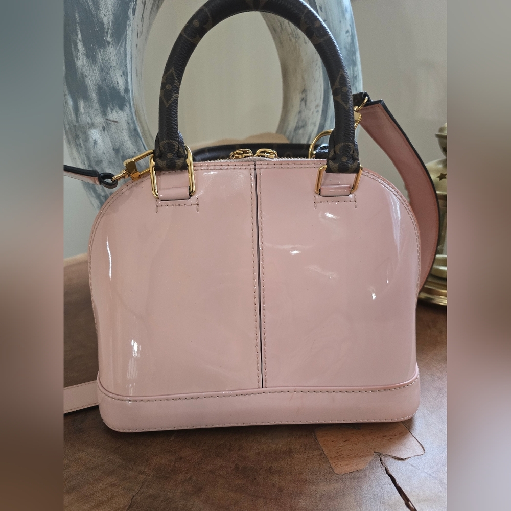 ✨✨SOLD✨✨ Louis Vuitton Patent Monogram Alma BB in Pink Rose Ballerine 2 Way Bag - Picture 9 of 13